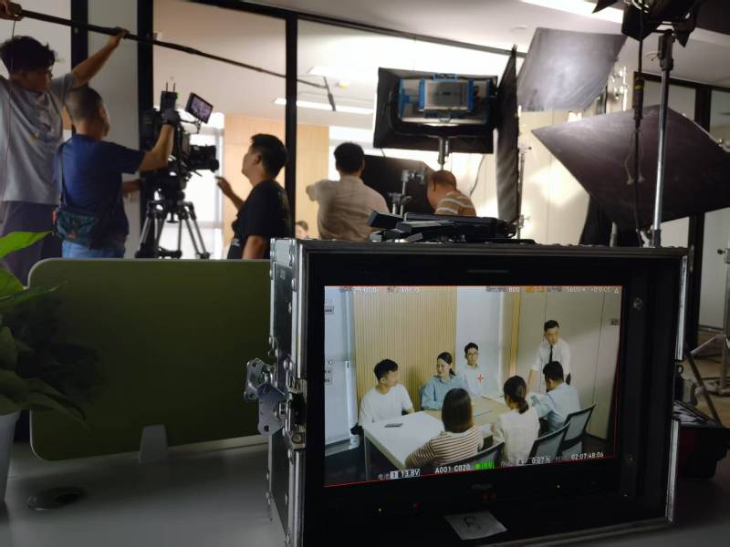 海陵区TVC拍摄公司：科技产品视觉化大师，诠释未来感与功能美学